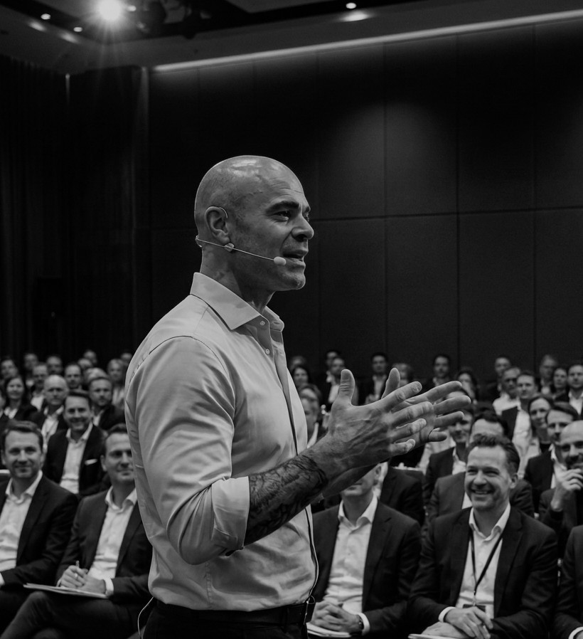 Andreas Riegger bei einem Vortrag vor Unternehmern und Führungskräften